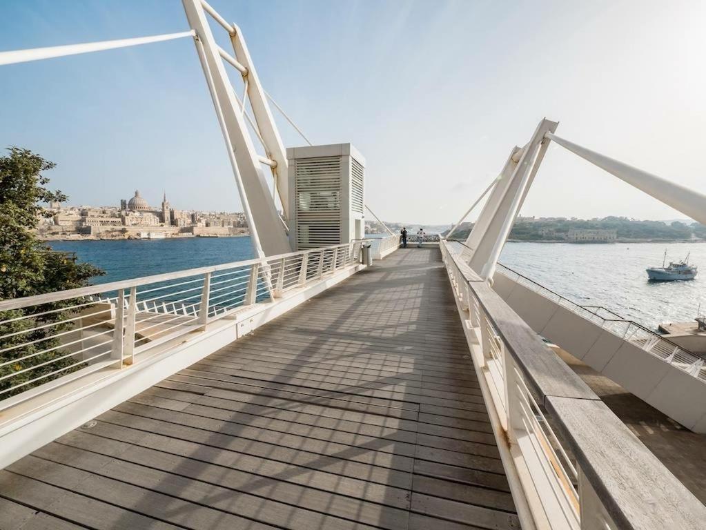 Deluxe Apartment With Valletta And Harbour Views Sliema Kültér fotó