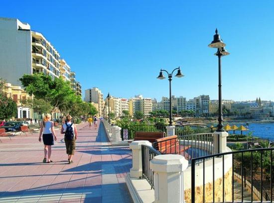 Deluxe Apartment With Valletta And Harbour Views Sliema Kültér fotó