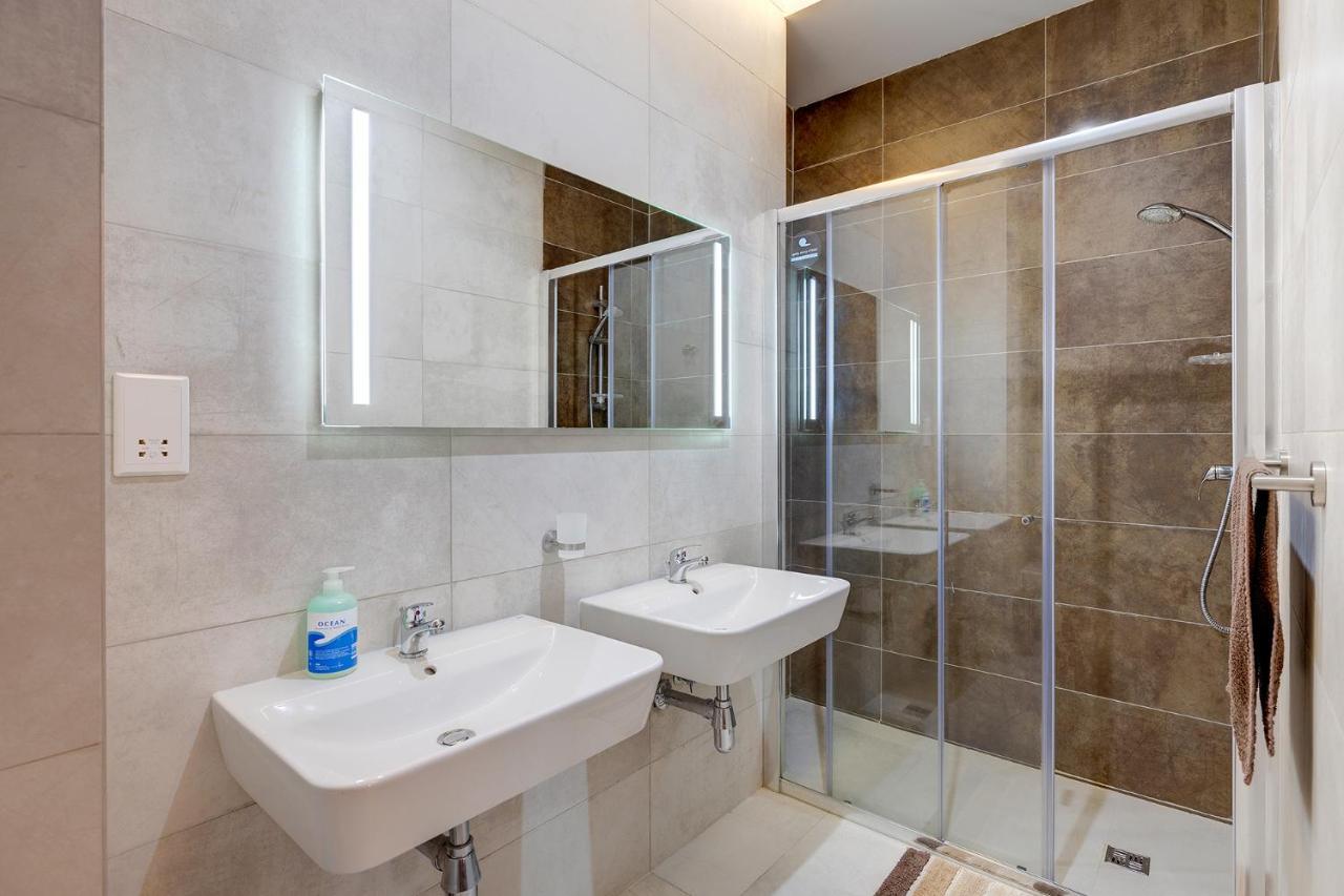 Deluxe Apartment With Valletta And Harbour Views Sliema Kültér fotó